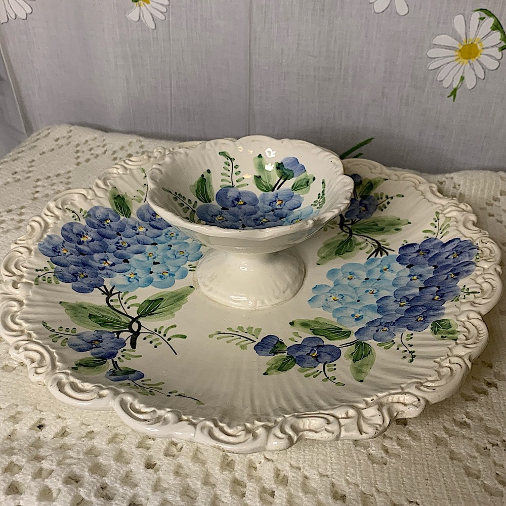 Italian pottery serving plate hand painted hydrangea art nouveau swirl edge